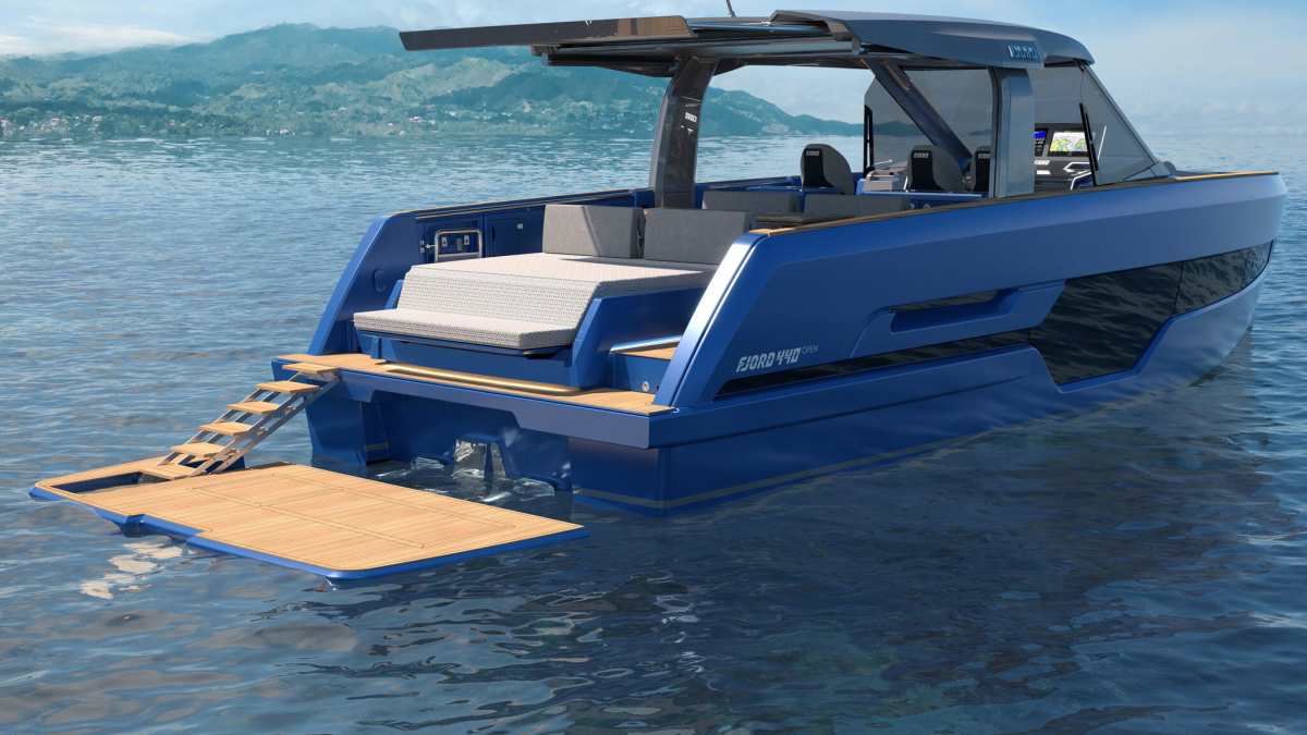 Электрический трап на купальной платформе FJORD 440 Open (визуализация)