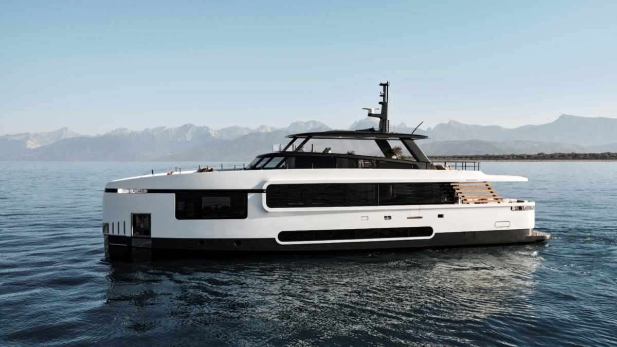 Azimut Magellano 27M: Nordisches Design trifft auf italienische Architektur