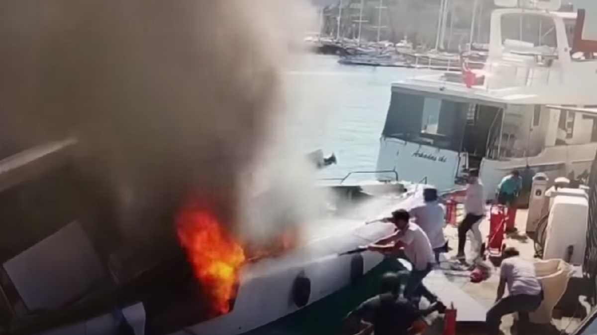 Turkey: Mega explosion in harbour - people on board survive | BOOTE