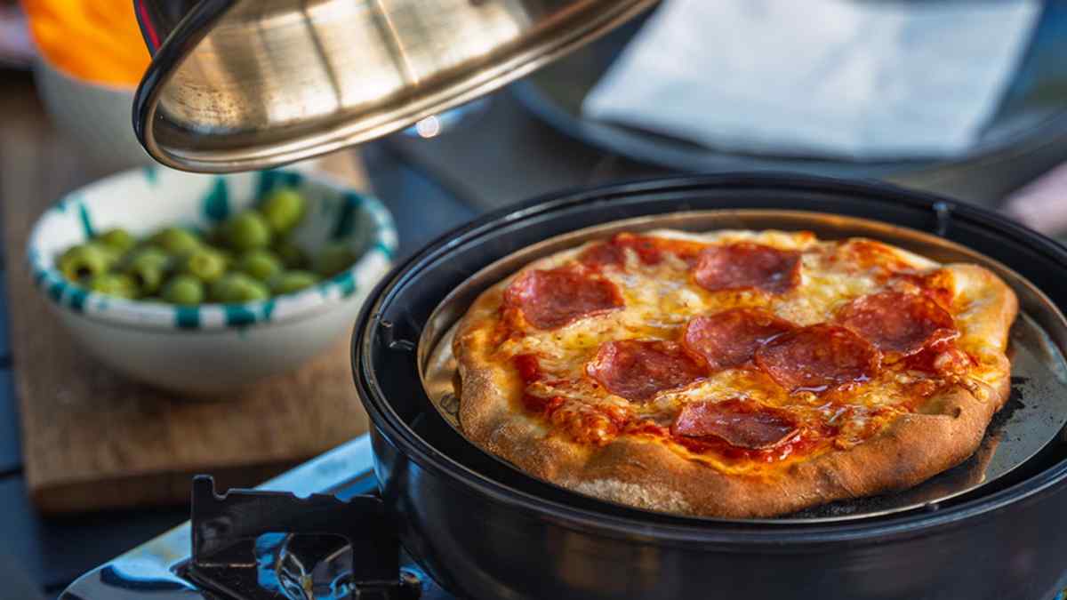 Omnia Pizza Oven: So wird der Gaskocher zum Pizzaofen