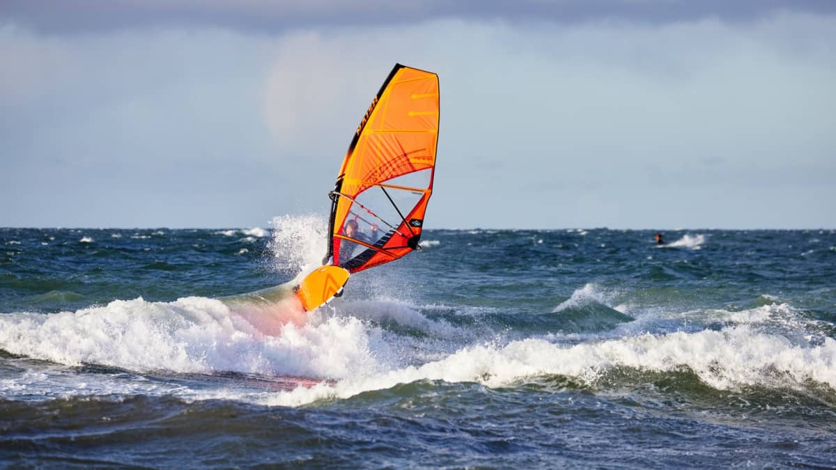 Wave sails in the test: 14 models around 4.5 square metres in ...