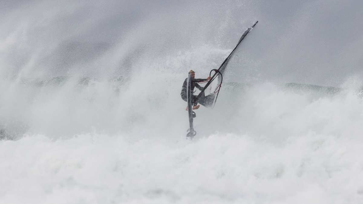 Crash Gallery: The most spectacular windsurfing crashes | SURF