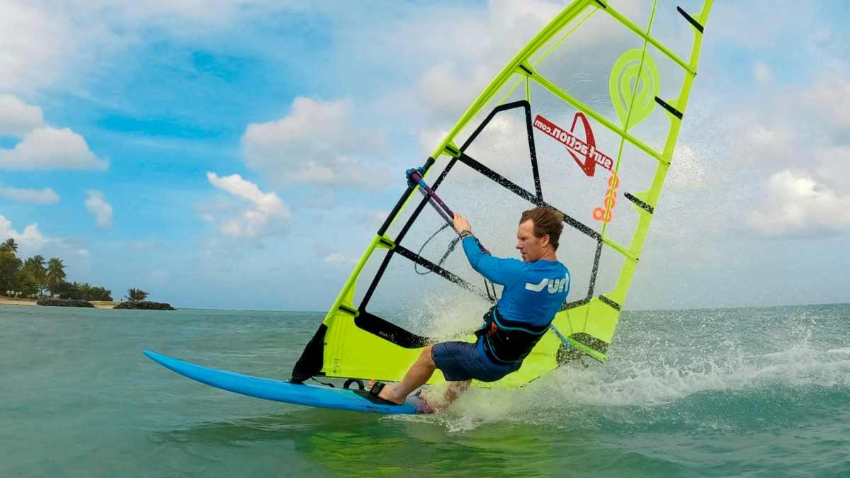 Fahrtechnik: So kommt ihr sicher in die Fußschlaufen | SURF