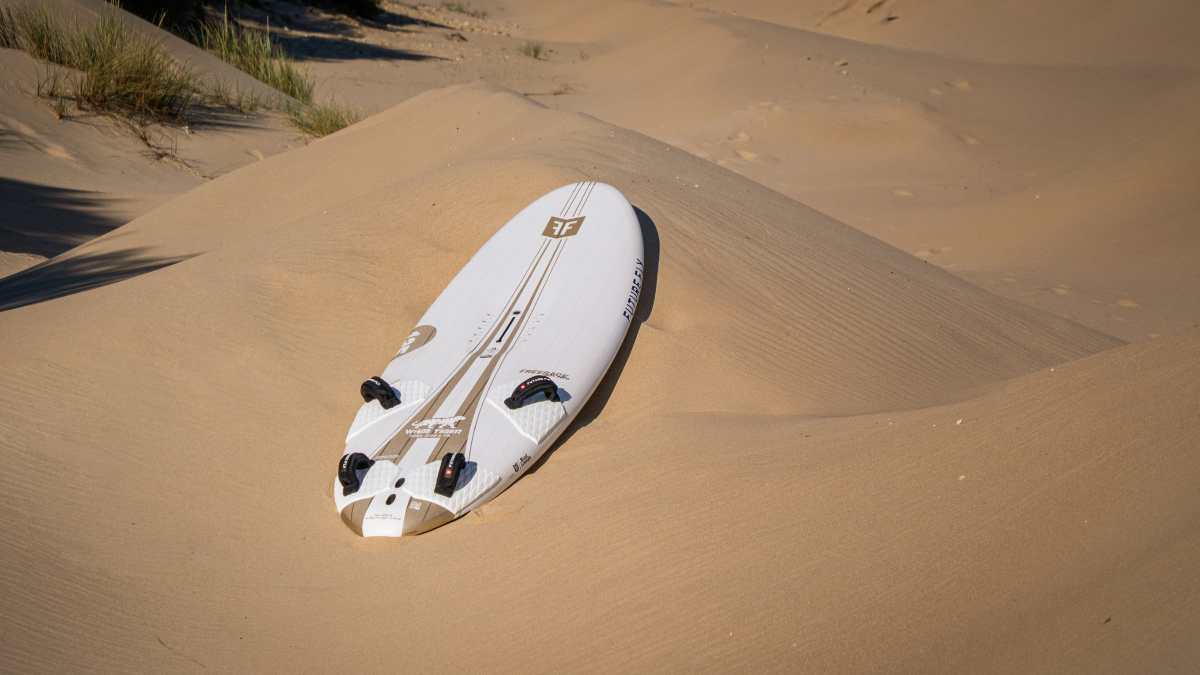 Future Fly White Tiger: Freerace-Board für unter 2000 Euro | SURF