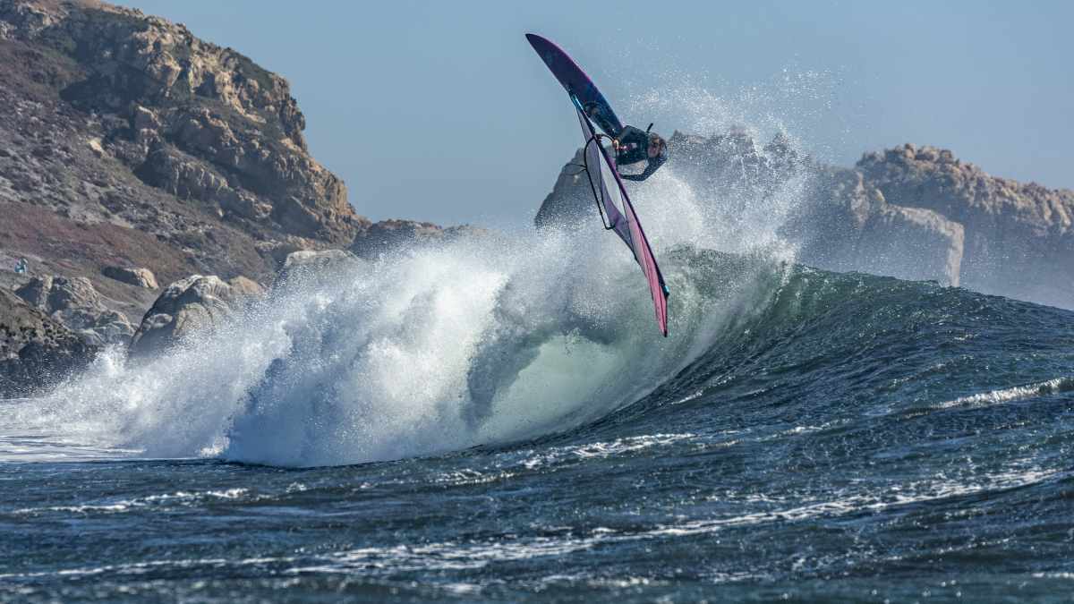 Like Mark Angulo once did: Morgan Noireaux's Mega 360 in the sequence ...