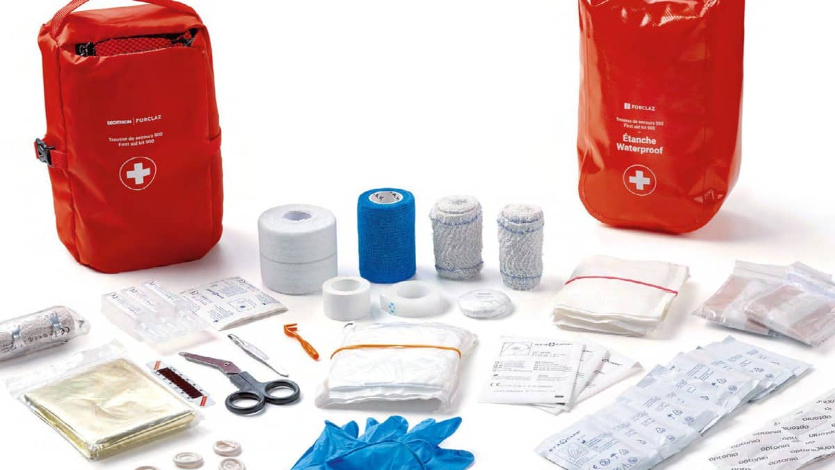 Decathlon first aid kit: 80 items for emergencies | SURF