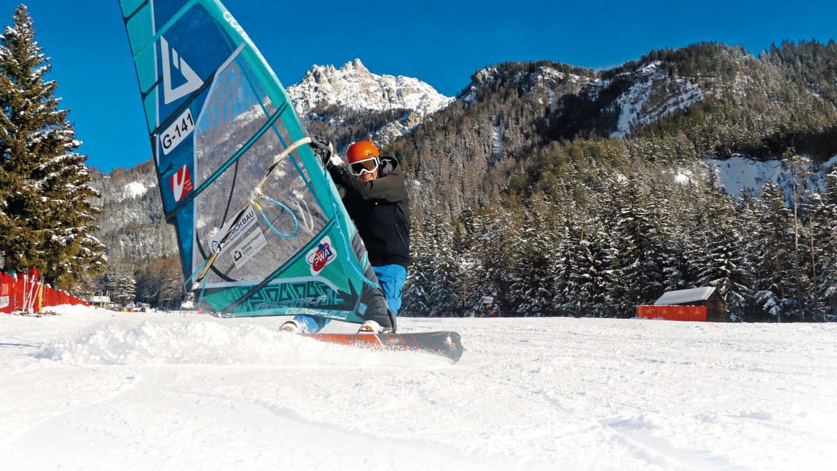 Snowsurfing: How windsurfing on snow works | SURF