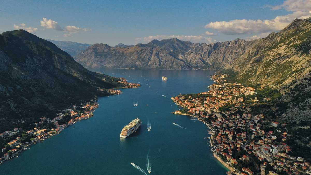 Mittelmeer-Traumziele-Kotor-Montenegros-spektakul-rer-Fjordhafen