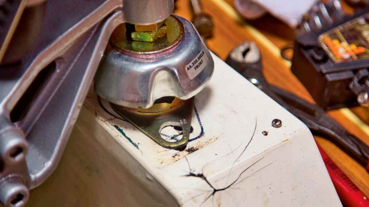 Workshop: Replacing engine mounts yourself | YACHT