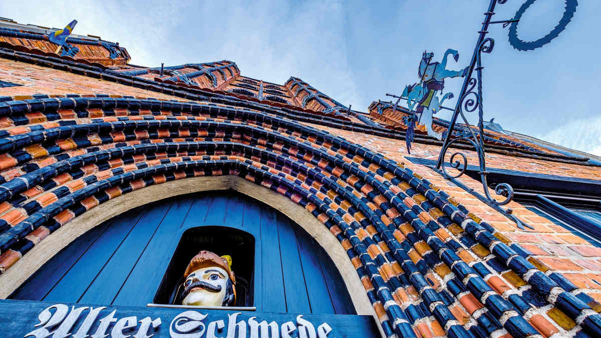 Metropolen-der-Hanse-Wismar-Backsteingotik-und-Seefahrerromantik