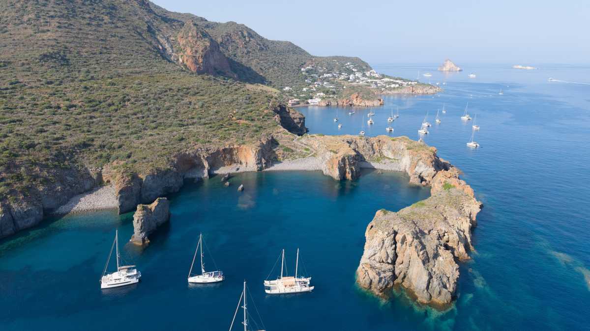 Liparische-Inseln-Panarea-und-Salina-Glamour-und-Granita