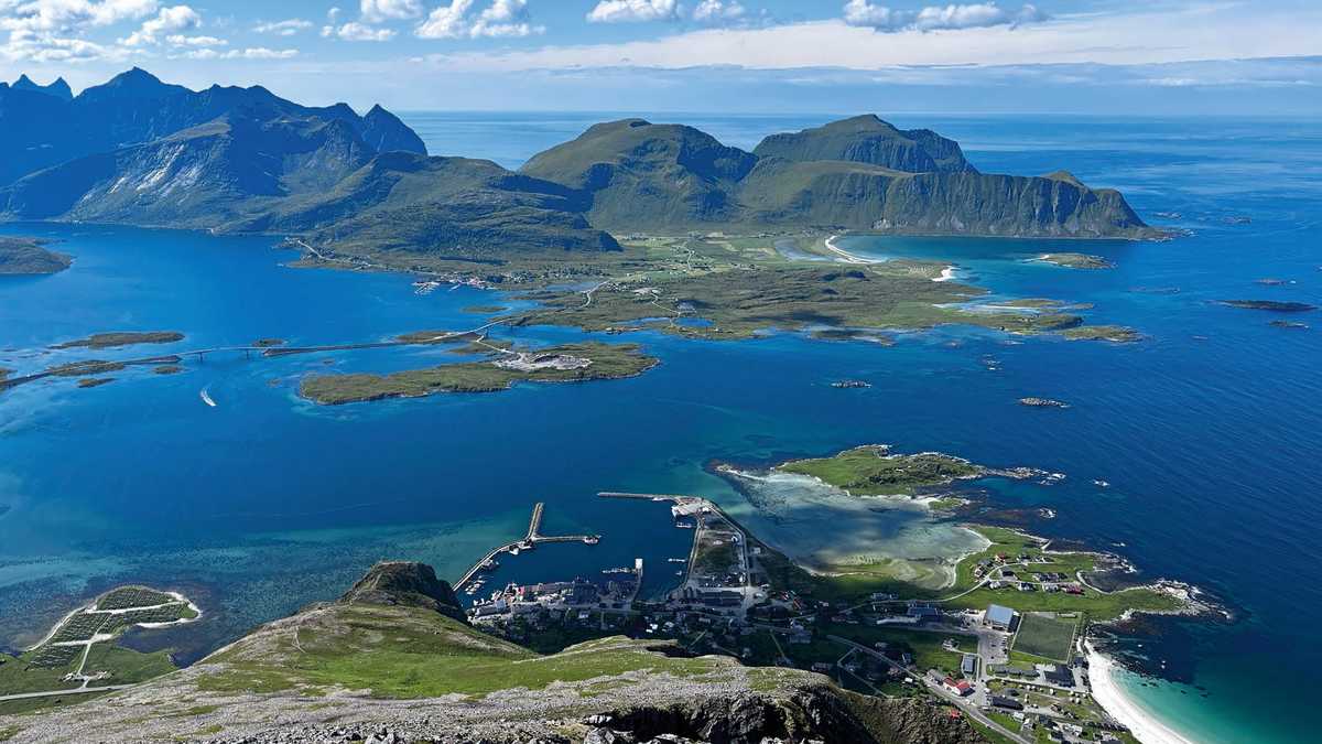Norwegen-Semesterferien-unter-Segeln-Sommer-in-den-Lofoten