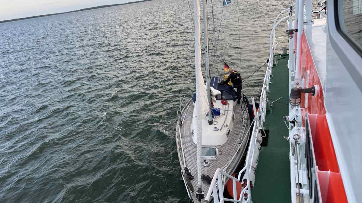 Hiddensee-Gemeldeter-Wassereinbruch-l-st-Rettungseinsatz-aus