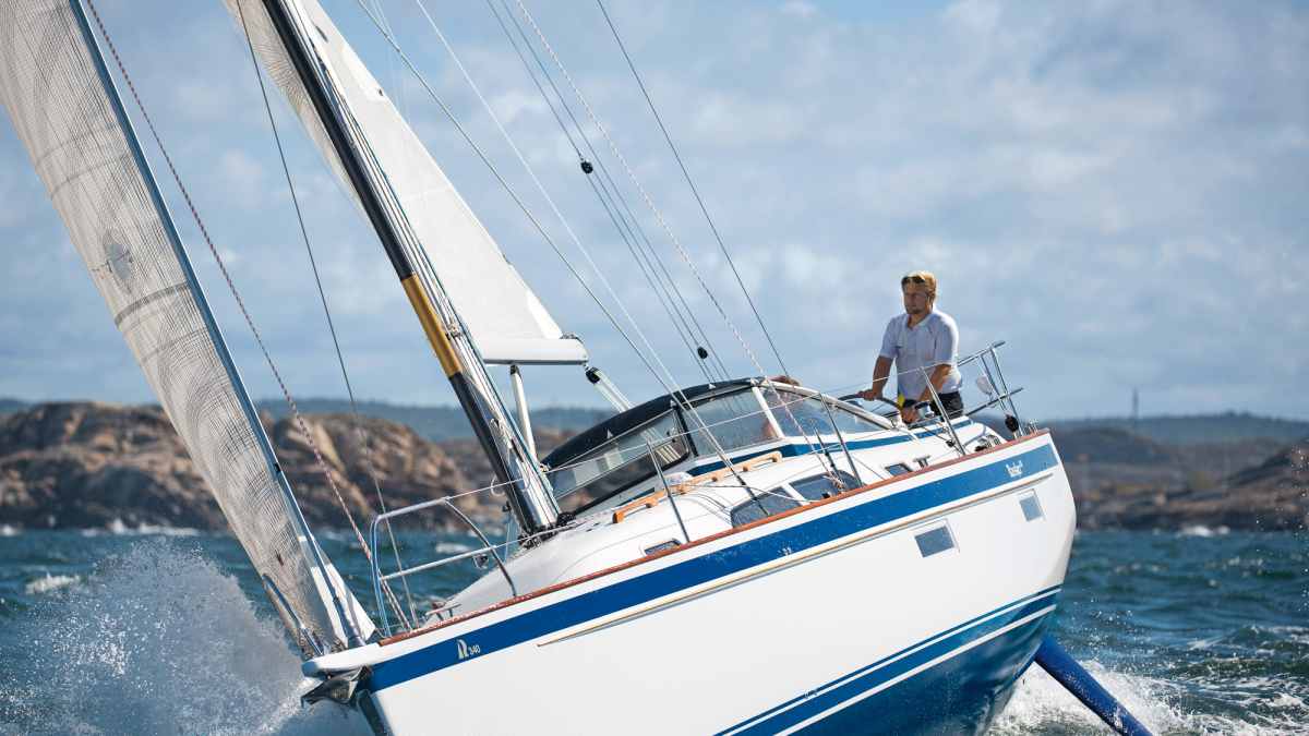 Hallberg-Rassy 340 im Test: Agiler und gutmütiger Segler – die ideale Fahrtenyacht?