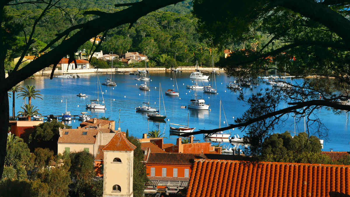 Mittelmeer-Traumziele-Porquerolles-die-stille-Insel-vor-der-Riviera
