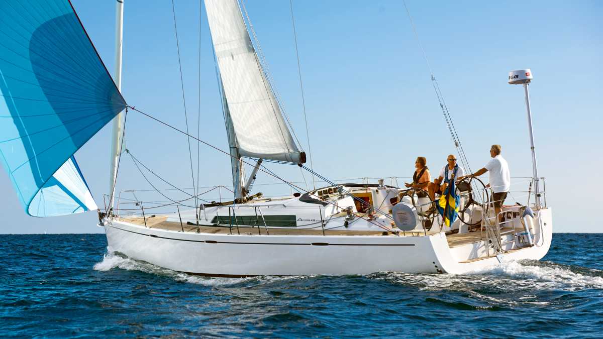 Arcona 435: Sportlicher Performance-Cruiser garantiert komfortables Wohnen