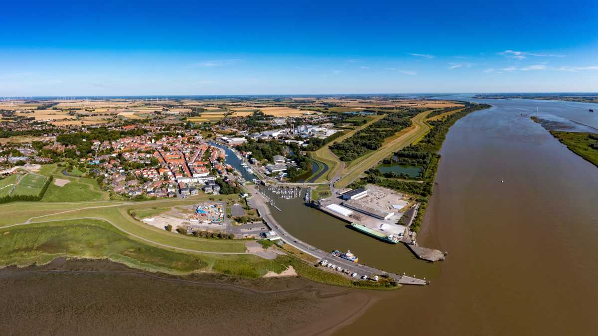 Gl-ckstadt-Sperrwerk-dicht-im-Au-enhafen-wird-es-eng