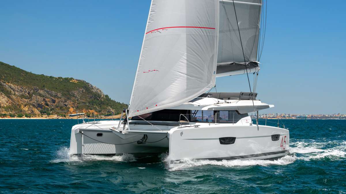 Fountaine Pajot Elba 45: Voluminöser Fahrtenkatamaran setzt hohe Standards im Test
