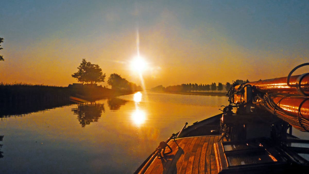 North Sea: Fee club in the Ems-Jade Canal | YACHT