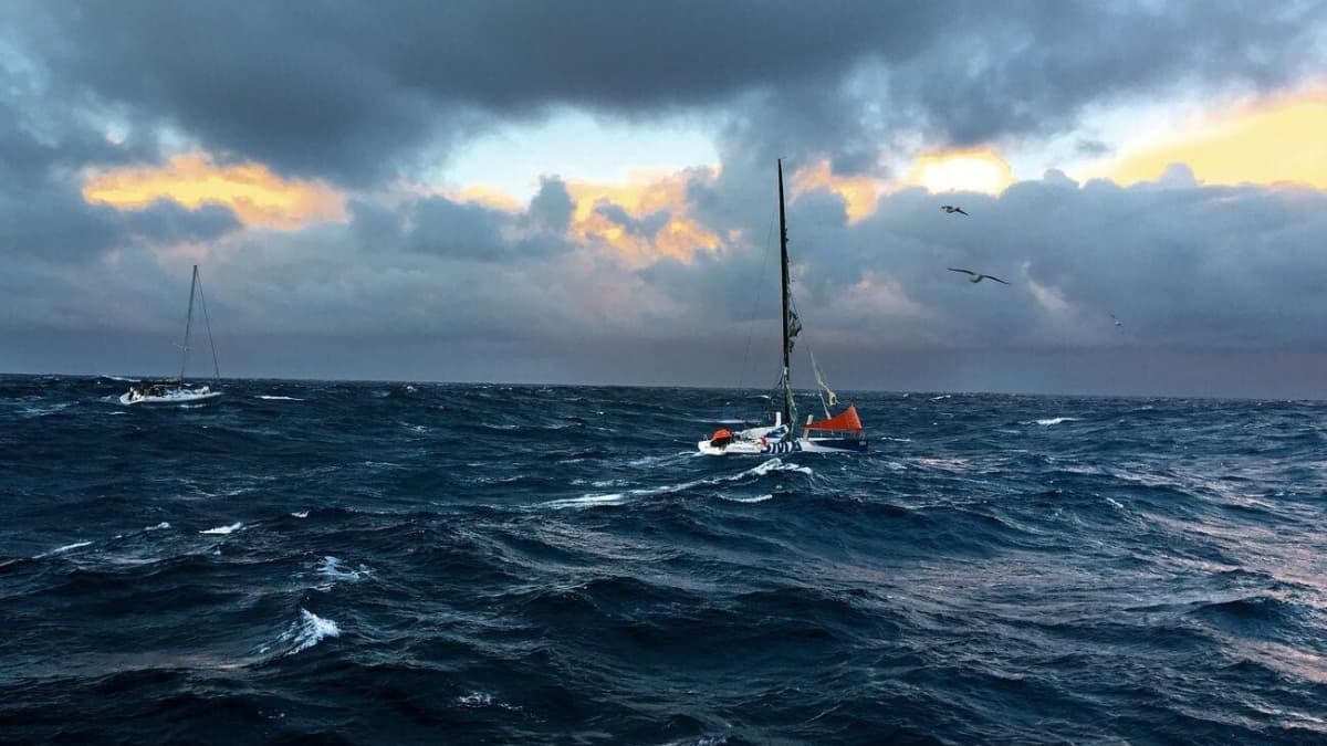 Seamanship: Towing Part II: Parallel towing, costs, hand signals | YACHT