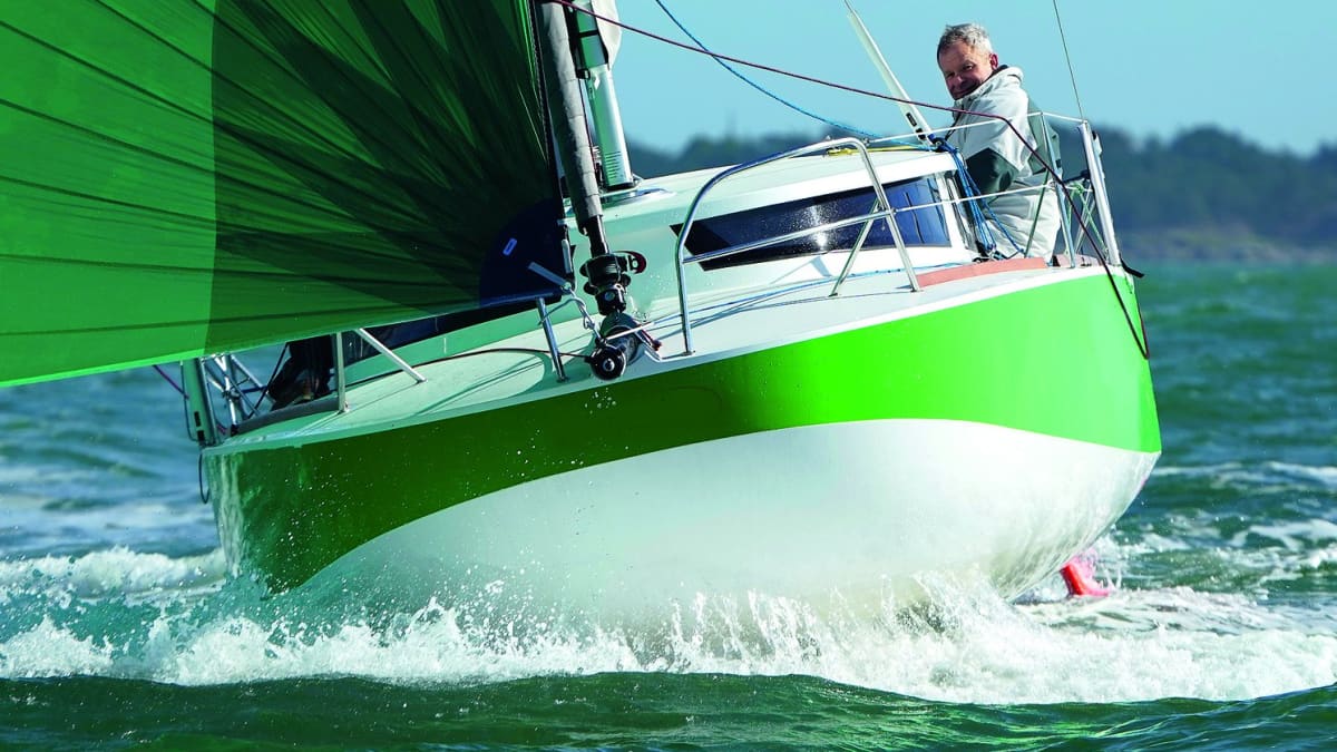Polarising designs: The smallest deck saloon yacht - Mojito 6.50 | YACHT