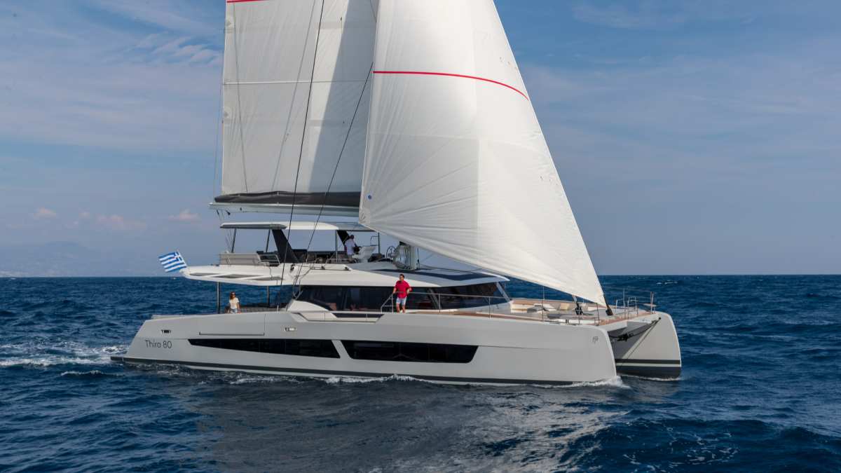 Fountaine Pajot Thíra 80: Zuhause auf zwei Rümpfen