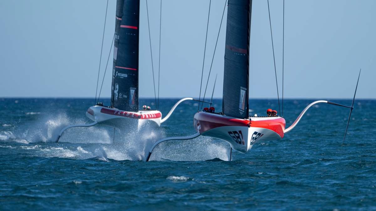 America-s-Cup-Erst-Cagliari-dann-Neapel-Italien-umarmt-den-Cup