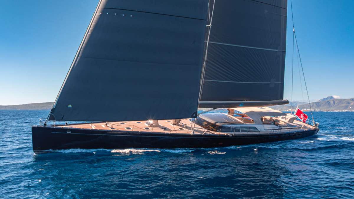 Frisch-aus-dem-Refit-40-Meter-Ikone-von-Abeking-Rasmussen-auf-dem-Markt
