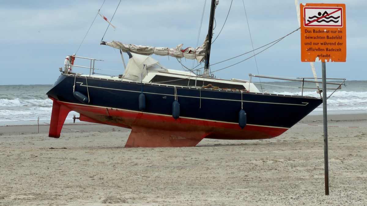 Seenot-Segler-sitzt-nach-zweiter-Havarie-auf-Norderney-fest