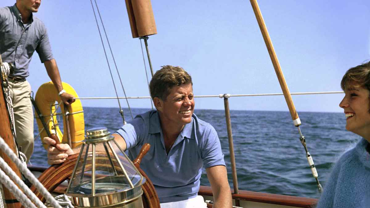 Prominente-unter-Segeln-John-F-Kennedy-der-Pr-sident-der-unter-Segeln-zur-Ruhe-kam