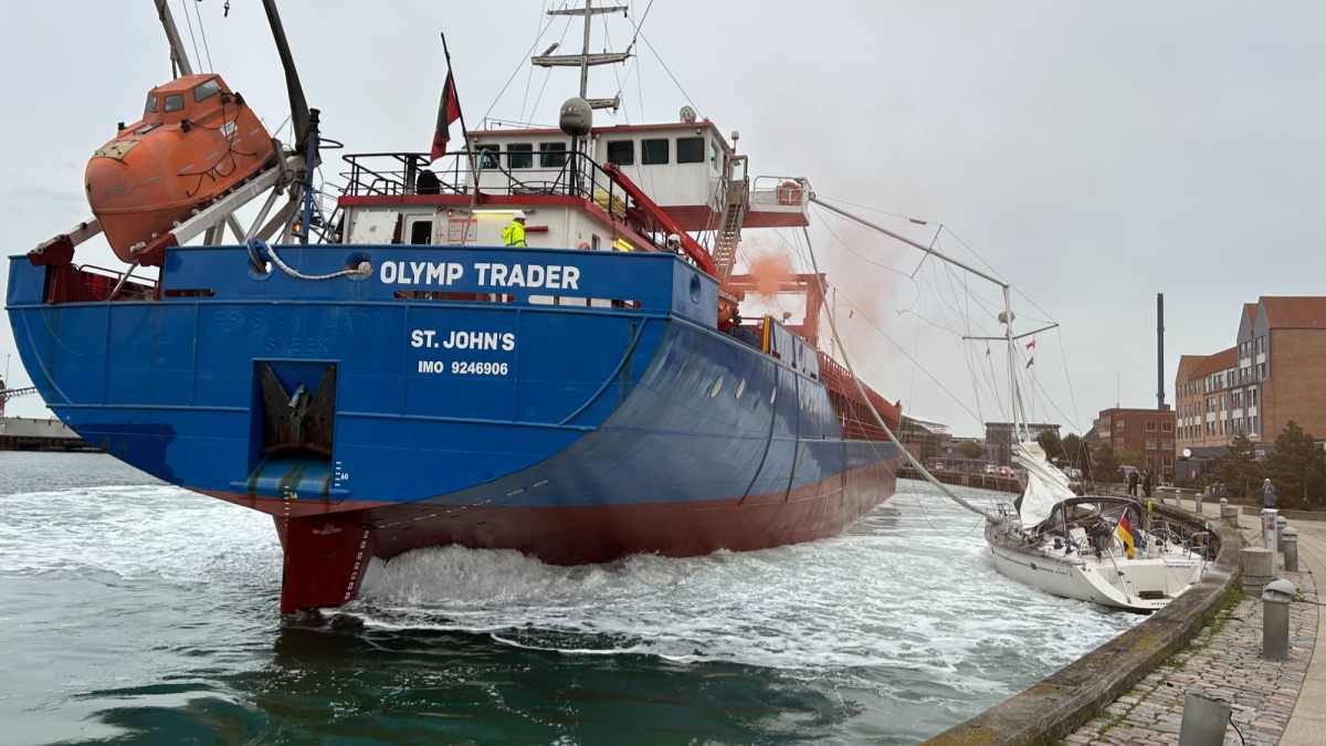 Folgenreiche-Havarie-K-mo-quetscht-Segelyacht-ein-Seglerpaar-im-Interview