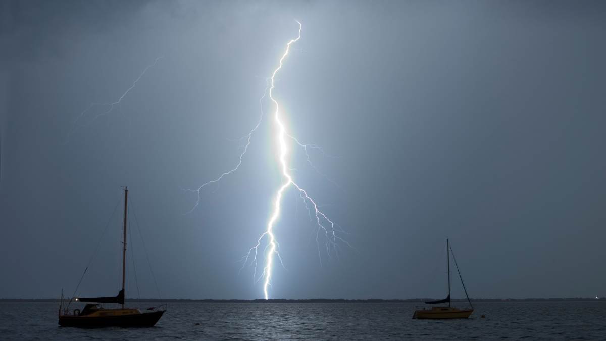 Gewitter-auf-See-So-sch-tzen-sich-Segler-und-Yacht