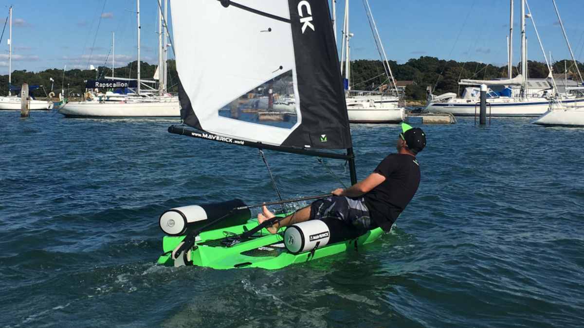 Maverick-Jolle-SUP-Surfboard-Stehsegler-mit-nur-einer-Basis