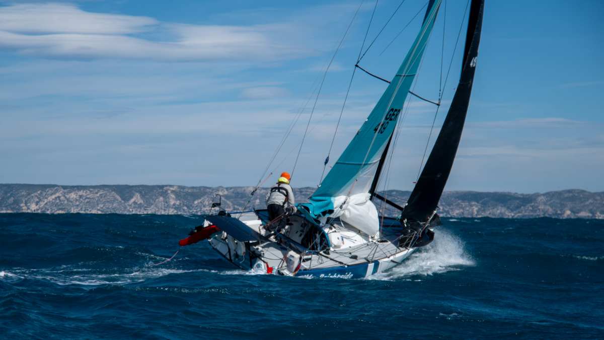 Mini-Transat-Jannes-Llull-besteht-erste-Quali-trotz-abgesagter-Regatta
