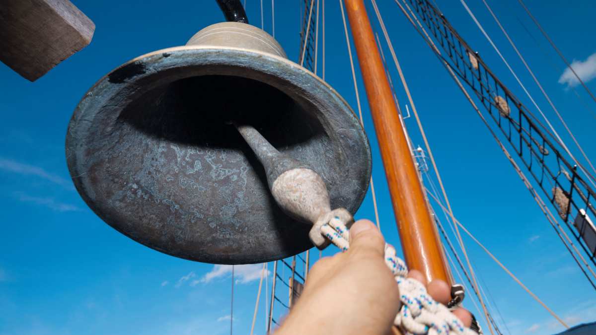 Navigation: Ship's bells - more than just a nice tradition | YACHT
