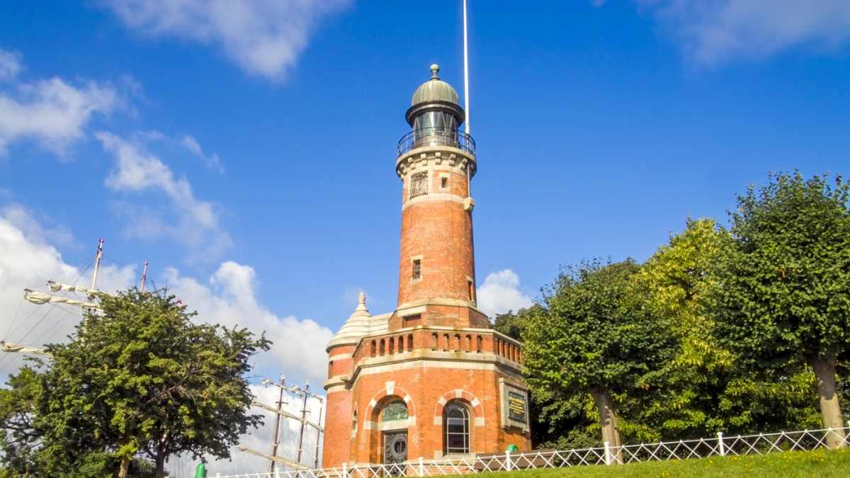 Besondere-Leuchtt-rme-Kiel-Holtenau-Denkmal-f-r-zwei-Kaiser-und-ihren-Kanal