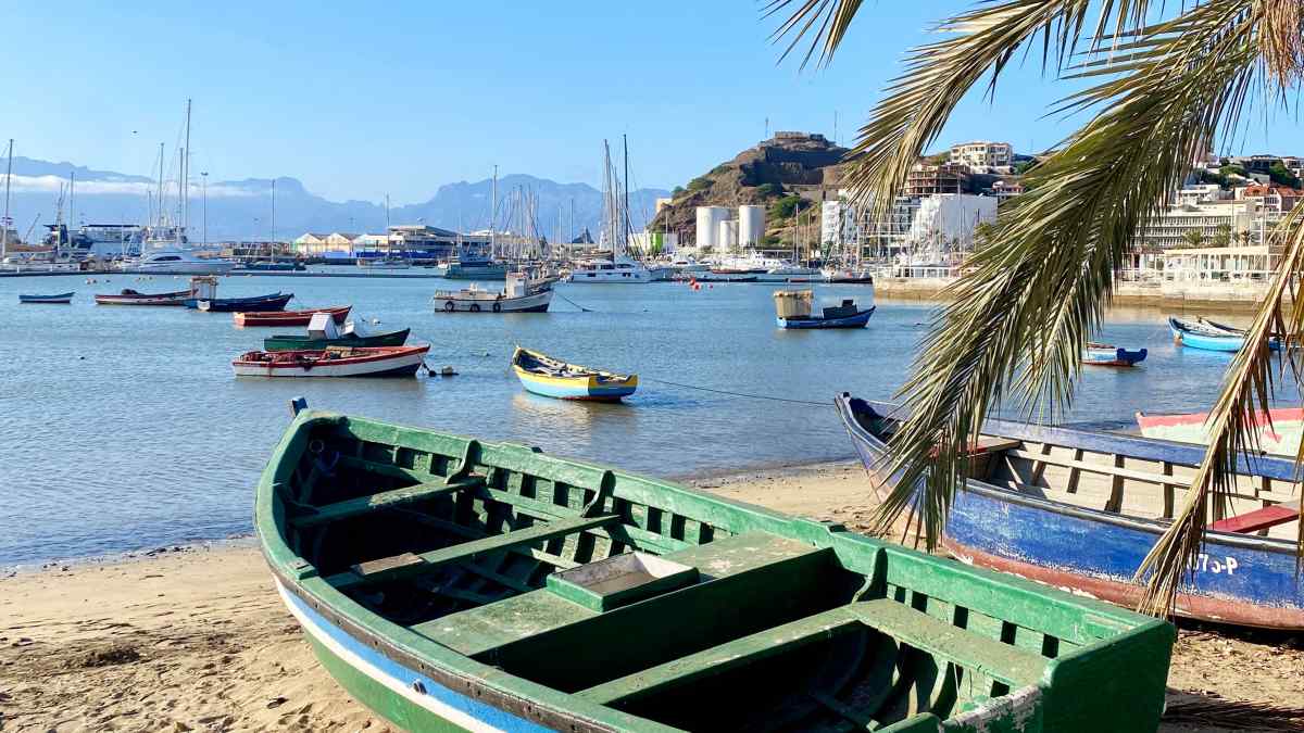 Atlantik-Die-Kapverden-S-o-Vicente-mit-Mindelo-Insel-der-Musik