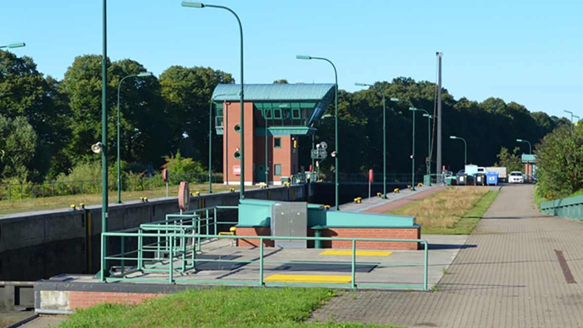 Elbe-L-beck-Kanal-Schleuse-Lauenburg-f-r-Arbeiten-drei-Tage-gesperrt