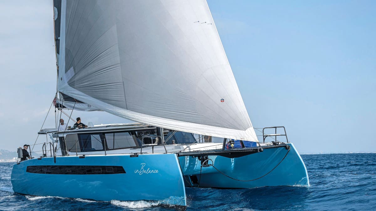 Balance 482 im Test: Langfahrtschiff und Performance-Katamaran