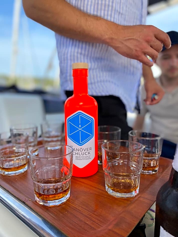 JJs Manöverschluck Rum von Seglern für Segler SURF