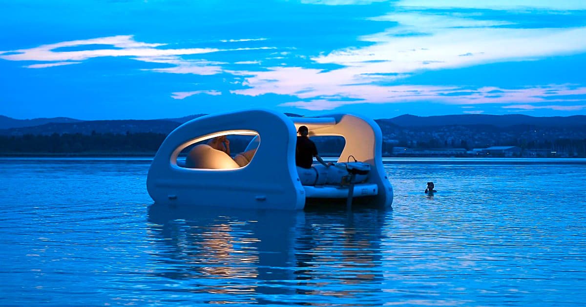 “Portless Catamaran”: Ein Katamaran zum Aufpusten | BOOTE