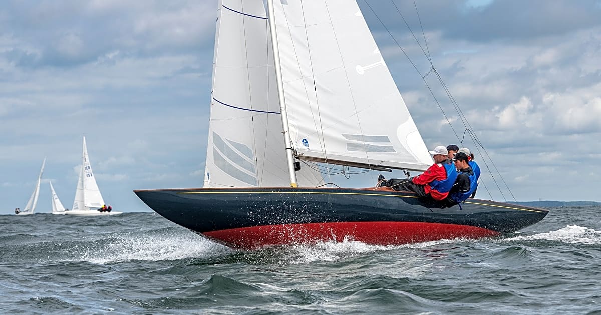 Weltmeisterschaft der Drachen: Königlicher Drachen segelt allen davon