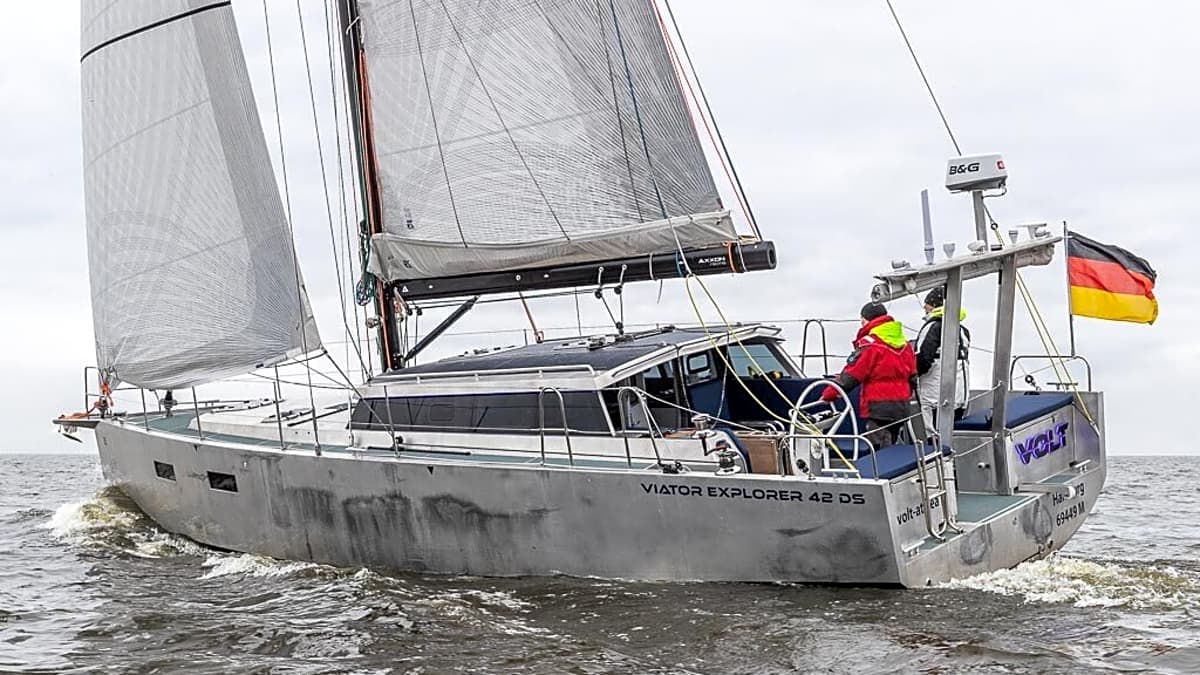 Test Viator Explorer 42 DS Stiller Wanderer YACHT