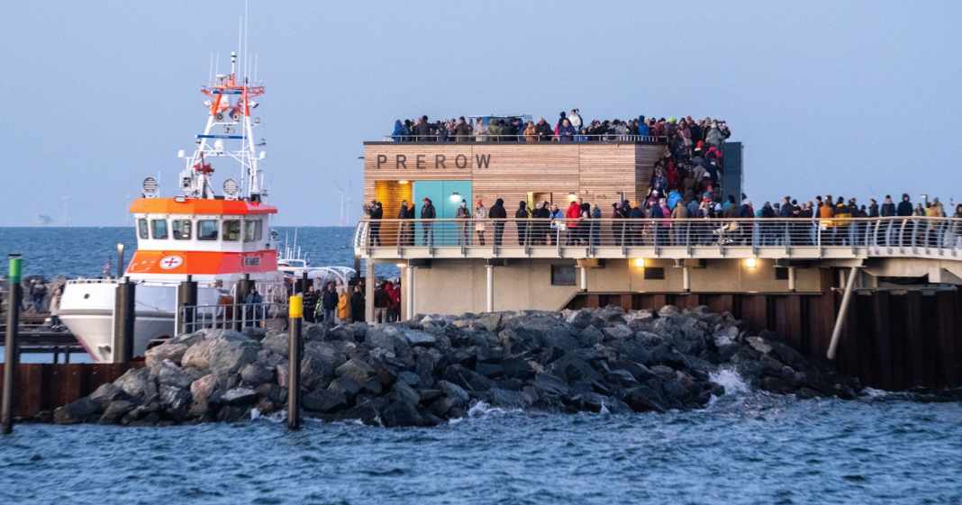 Baltic Sea coast Prerow island harbour opens replacement for Darßer