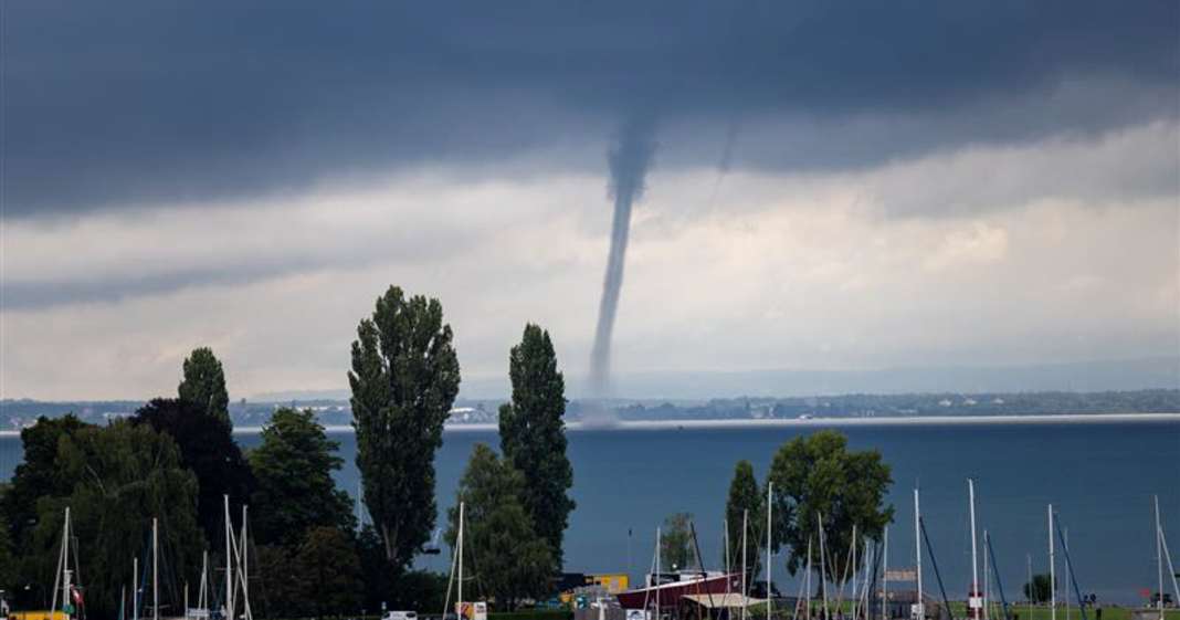 Wetter-Wasserhose-am-Bodensee-Diplom-Meteorologe-Sebastian-Wache-erkl-rt-das-Ph-nomen