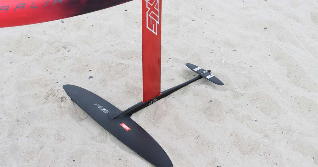 Foils: Tight turns, fine glide - the Axis Spitfire on test