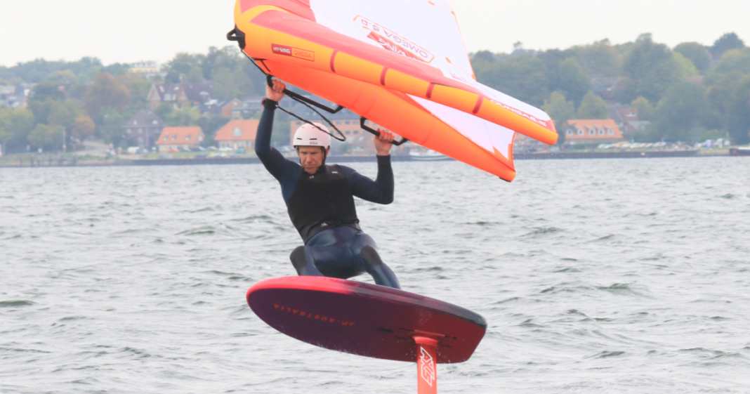 Foils: High speed, mega glide - the Axis ART V2 on test | SURF