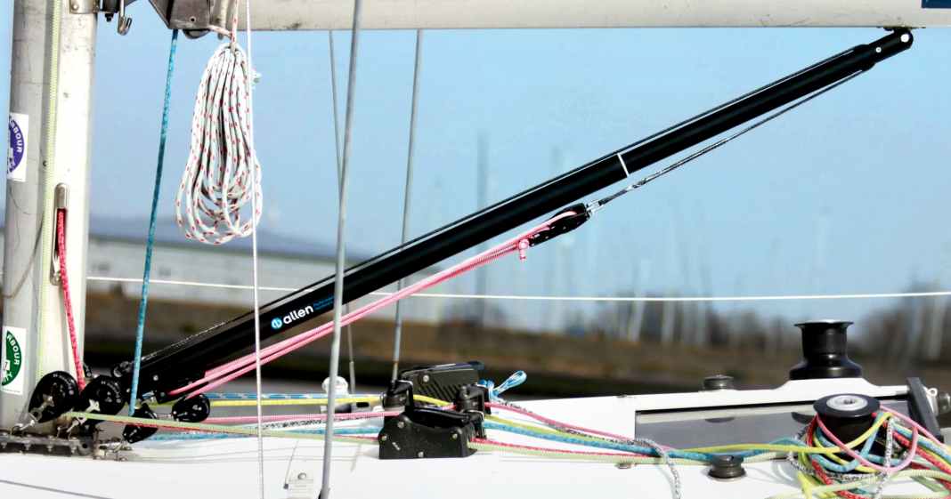 New equipment: Sail bag, boom kicker and claw grab | YACHT