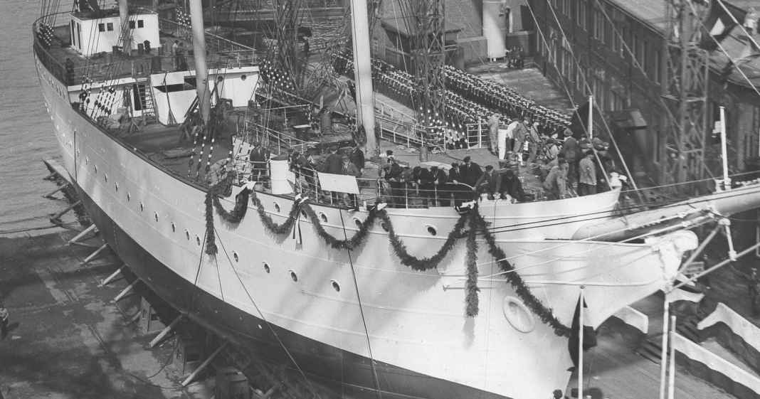 Museums-Gro-segler-Gorch-Fock-I-Strahlend-wie-beim-Stapellauf