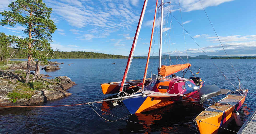 Lappland-Inarij-rvi-Segelabenteuer-unter-der-Mitternachssonne